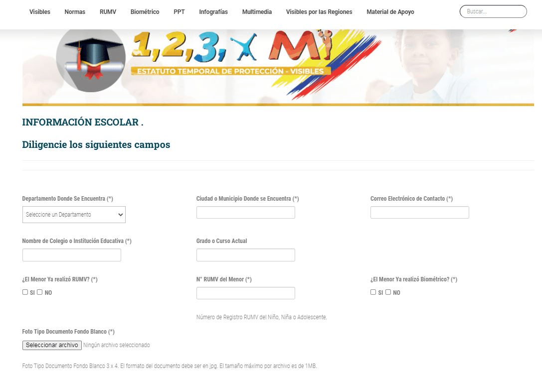 Por medio de un nuevo aplicativo instalado en la página web de Migración Colombia, desde ya, pueden agilizar la entrega del Permiso por Protección Temporal (PPT) de los niños, niñas y adolescentes venezolanos que lo requieran más pronto para poder graduarse o darle continuidad a sus estudios.  Una vez ingresas al enlace de visibles te encuentras a tu mano derecha el módulo “1, 2, 3 por Mí” (https://www.migracioncolombia.gov.co/123xmi). Esta herramienta tecnológica te solicita la recopilación de la información del menor de edad que ya ha cumplido cada una de las etapas anteriores del Estatuto Temporal de Protección para Migrantes Venezolanos (ETPV)  Lo anterior quiere decir, que para optar por este aplicativo ya el niño, niña o adolescente debe haber cumplido con el Registro Único de Migrantes Venezolanos (RUMV) y el Registro Biométrico.  En el aplicativo como padre, madre o responsable del menor deben diligenciar un formulario en línea, a través del cual suministras información como los datos básicos del niño, su número de registro RUMV, la institución educativa en la que se encuentra y el año que está cursando, entre otros.