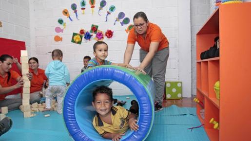 El programa, de tres años, llegará a más de 350.000 niños y jóvenes. 