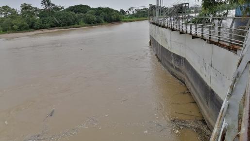 Habitantes de asentamientos y riberas del río Arauca: atentos por creciente