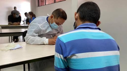 Venezolanos regularizados podrán recibir vacuna de la Covid-19